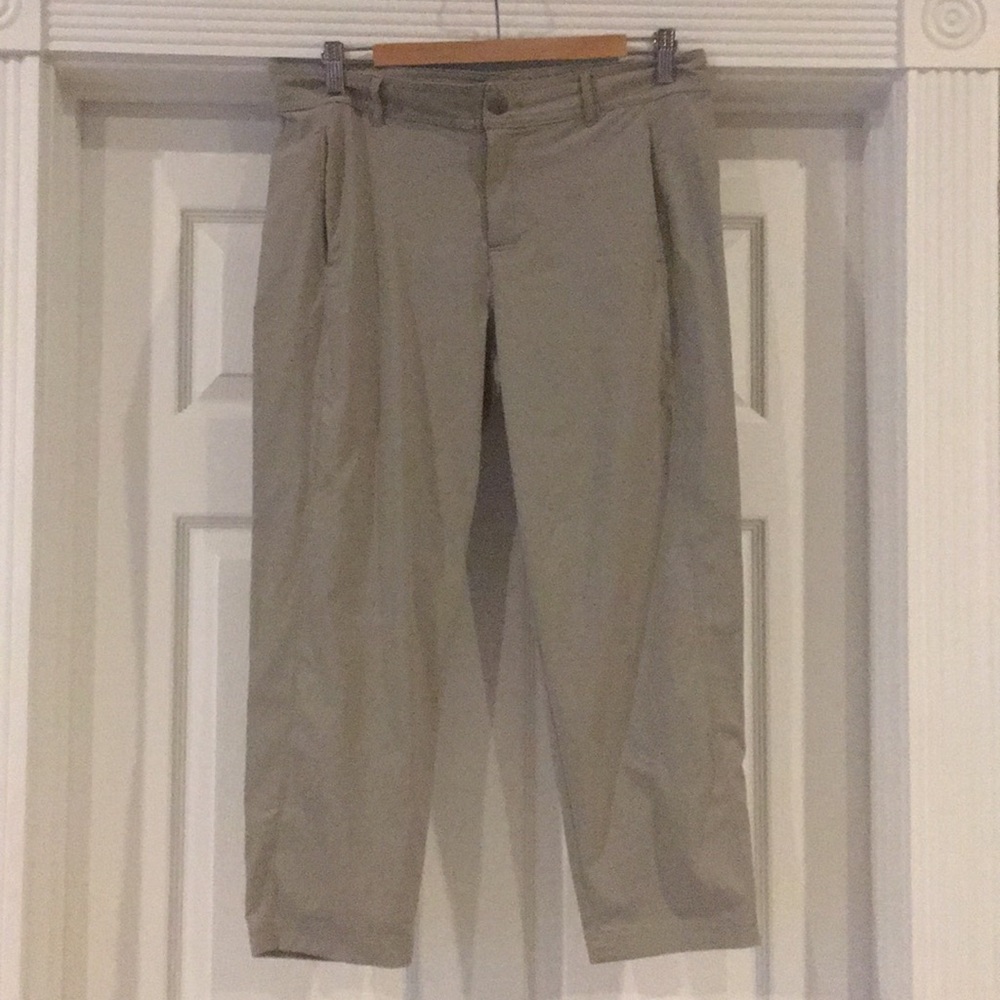 Khaki sport capris